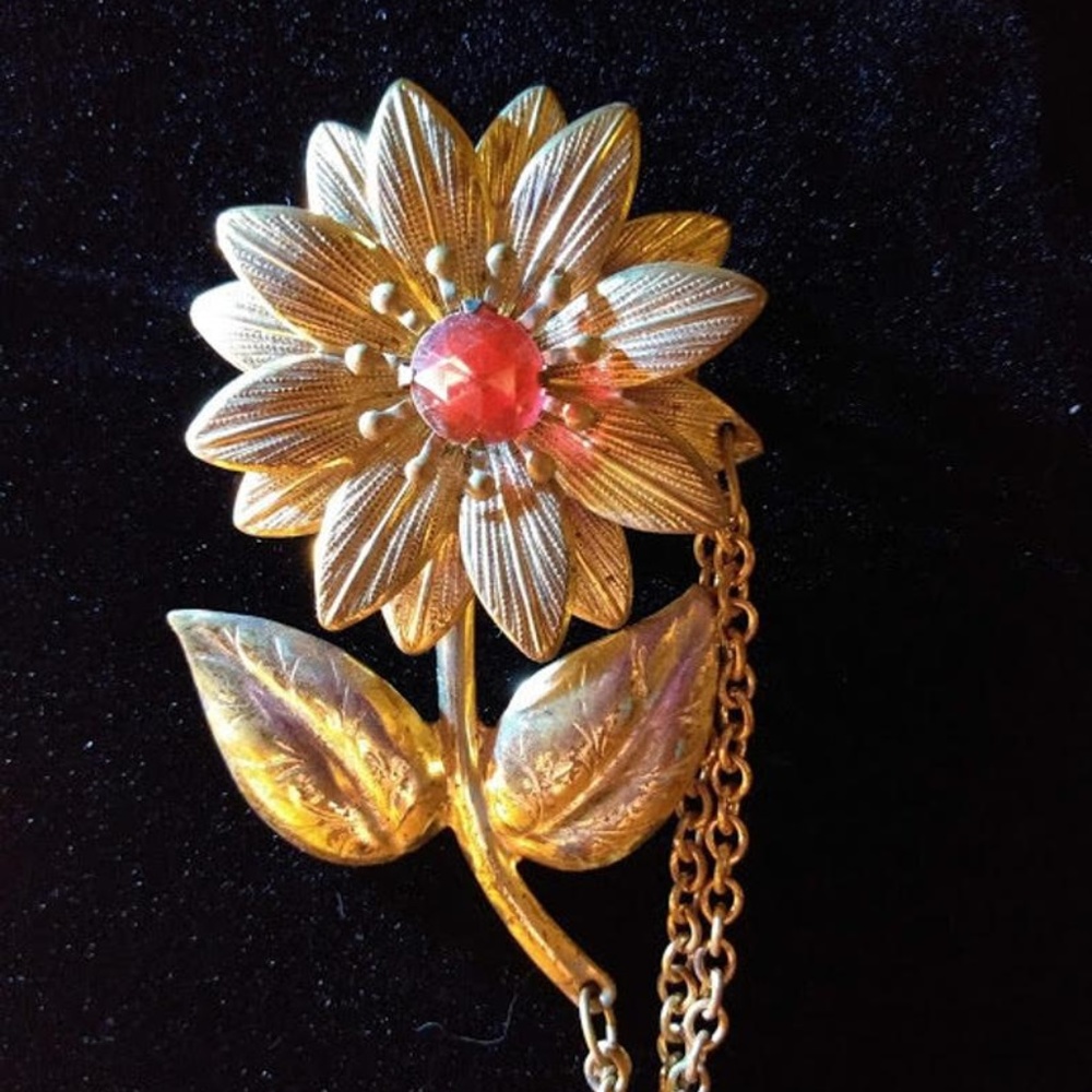 27. Vintage Costume Floral Chain Brooch